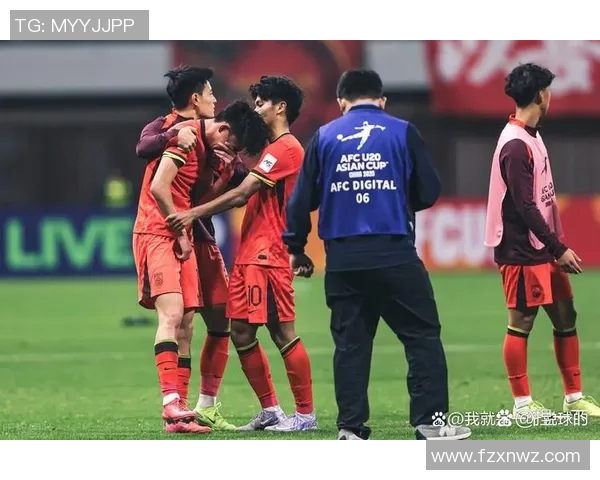 广州恒大与墨尔本胜利对决球迷热议比赛表现与裁判判罚