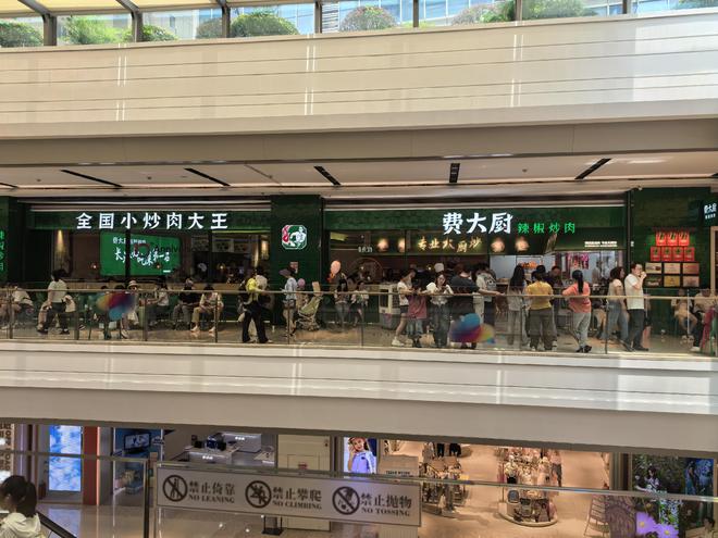 j9九游会官方网站热点餐厅均匀列队超1小时！五一假期长沙“味蕾游”出圈(图4)